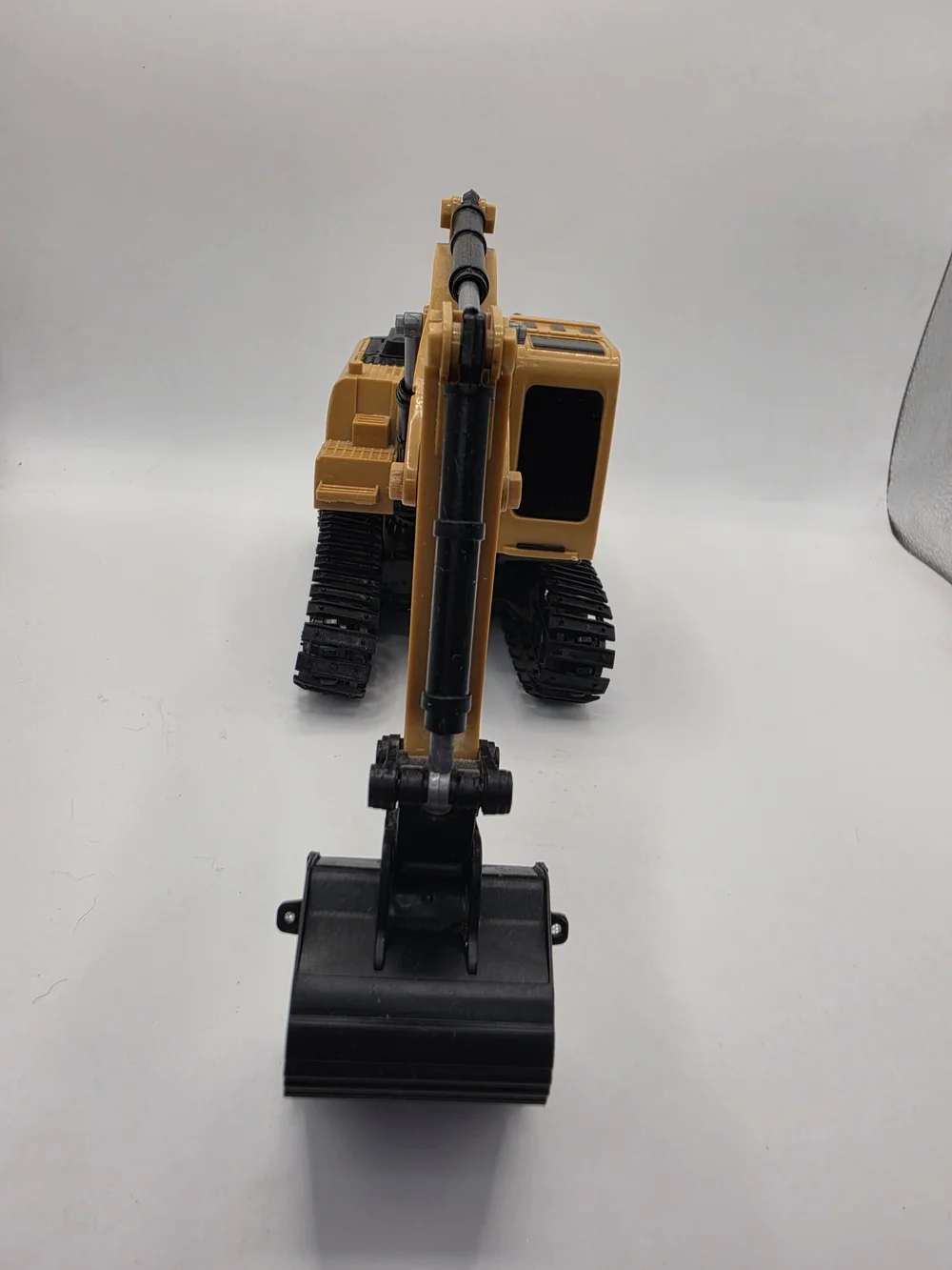 Power Professional RC Excavator With Movable Arm And Bucket Rubber Track Tires